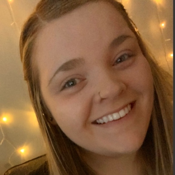 Meet your Posher, Hailey - Picture 1 of 1